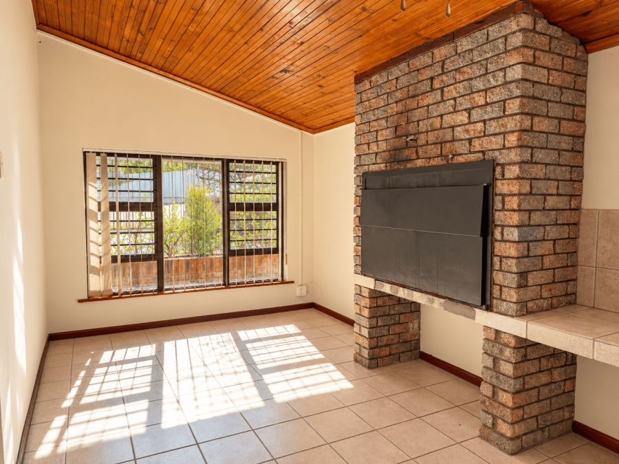 4 Bedroom Property for Sale in Protea Heights Western Cape